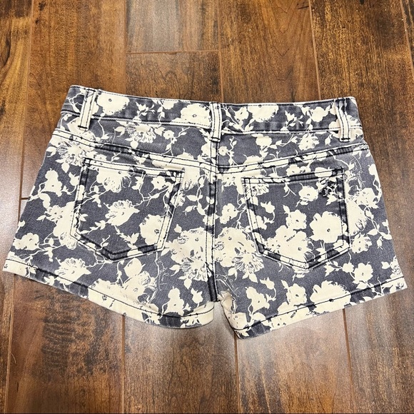 TORY BURCH Navy & White Floral Alexa Denim Shorts - Picture 9 of 9
